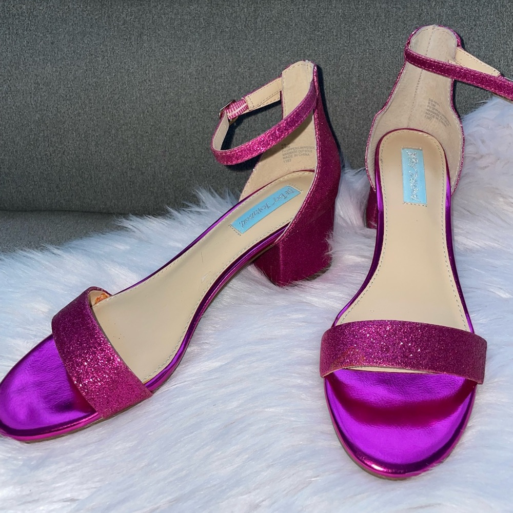 Betsey Johnson Pink glitter/metallic heeled sandal, size 8.5